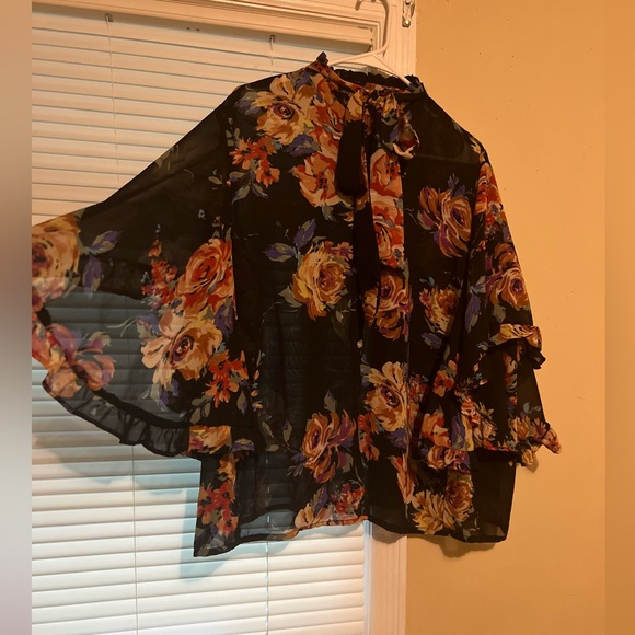 Flower Blouse - Picture 4 of 4